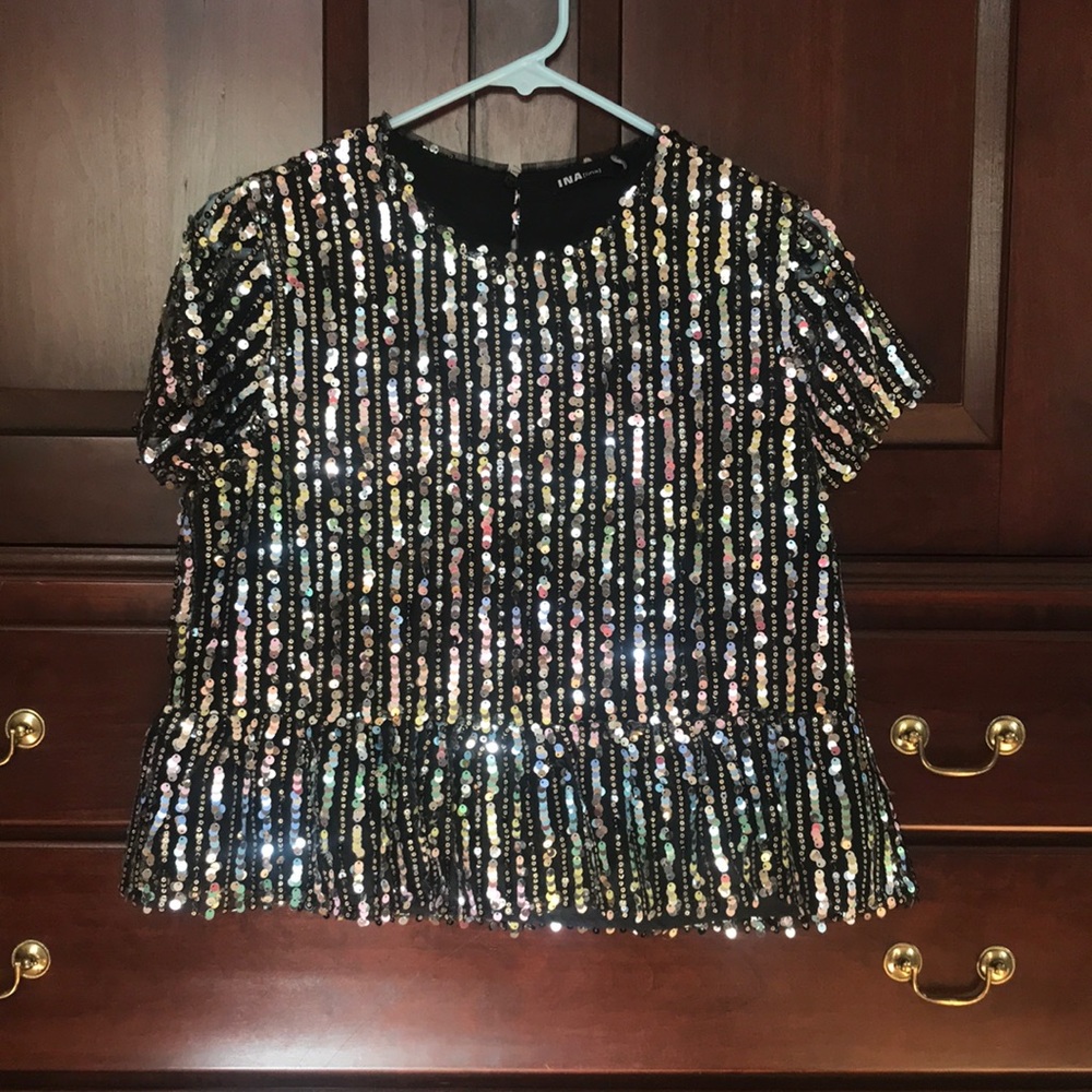 Sequined shirt sleeve top